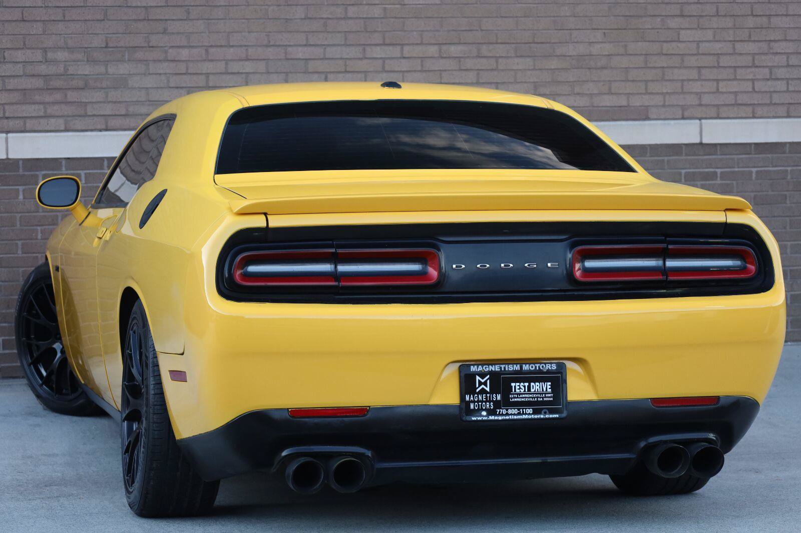 Used 2017 Dodge Challenger R/T RWD image 9