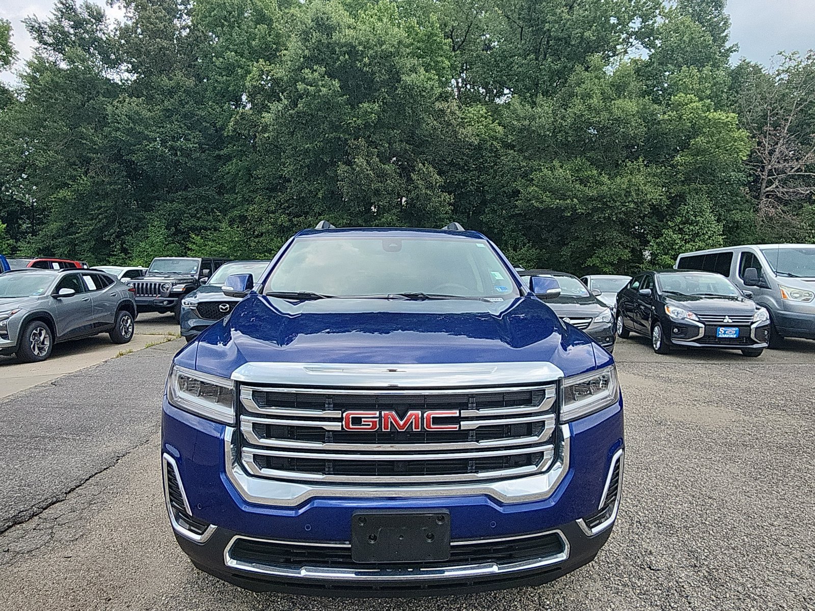 Used 2023 GMC Acadia SLE w/ Driver Convenience Package FWD image 8