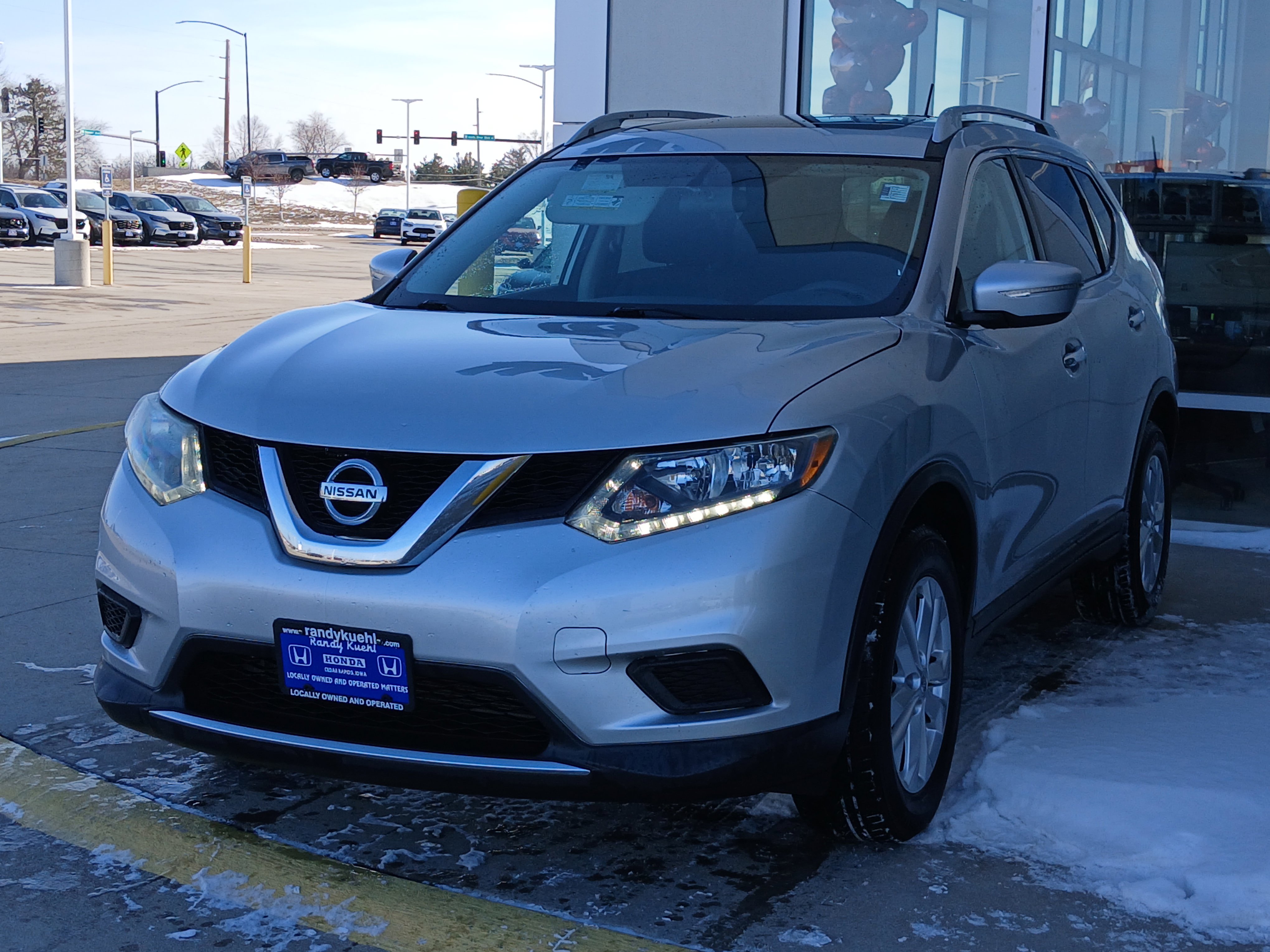 Used 2015 Nissan Rogue SV w/ SV Moonroof Package image 3