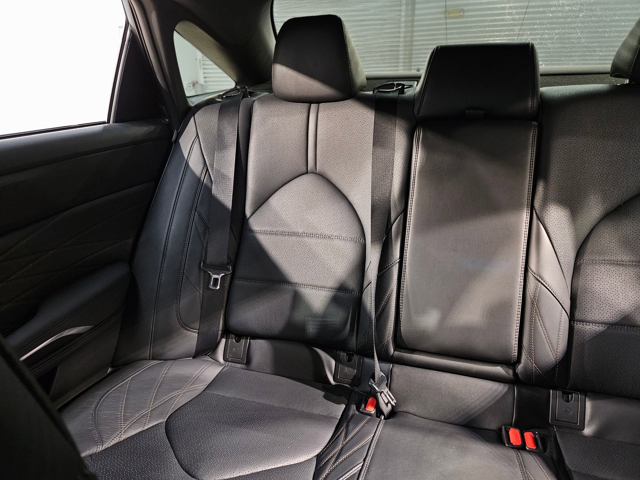 Used 2022 Toyota Avalon Limited image 12