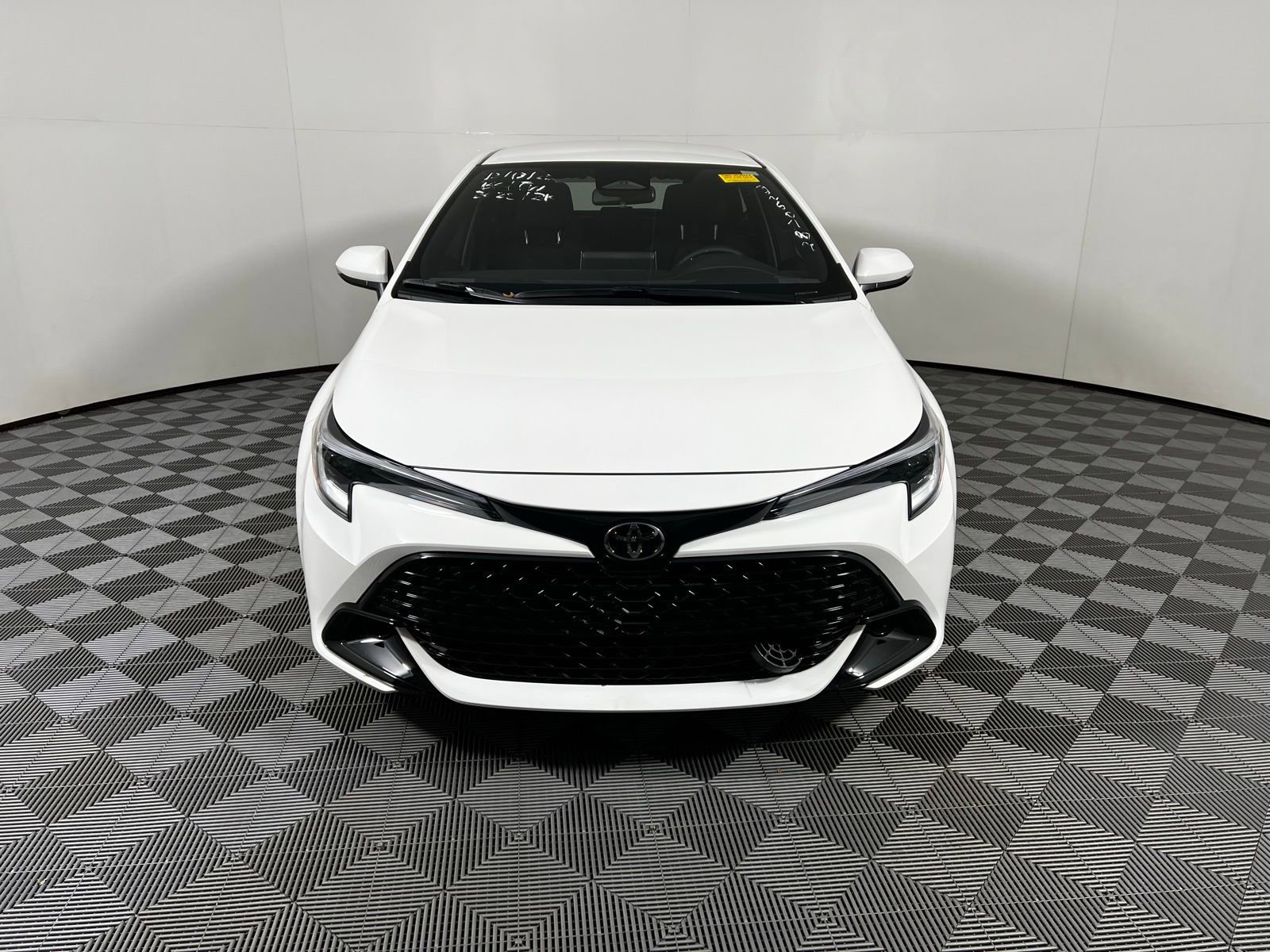 Certified 2025 Toyota Corolla SE w/ SE Package image 2