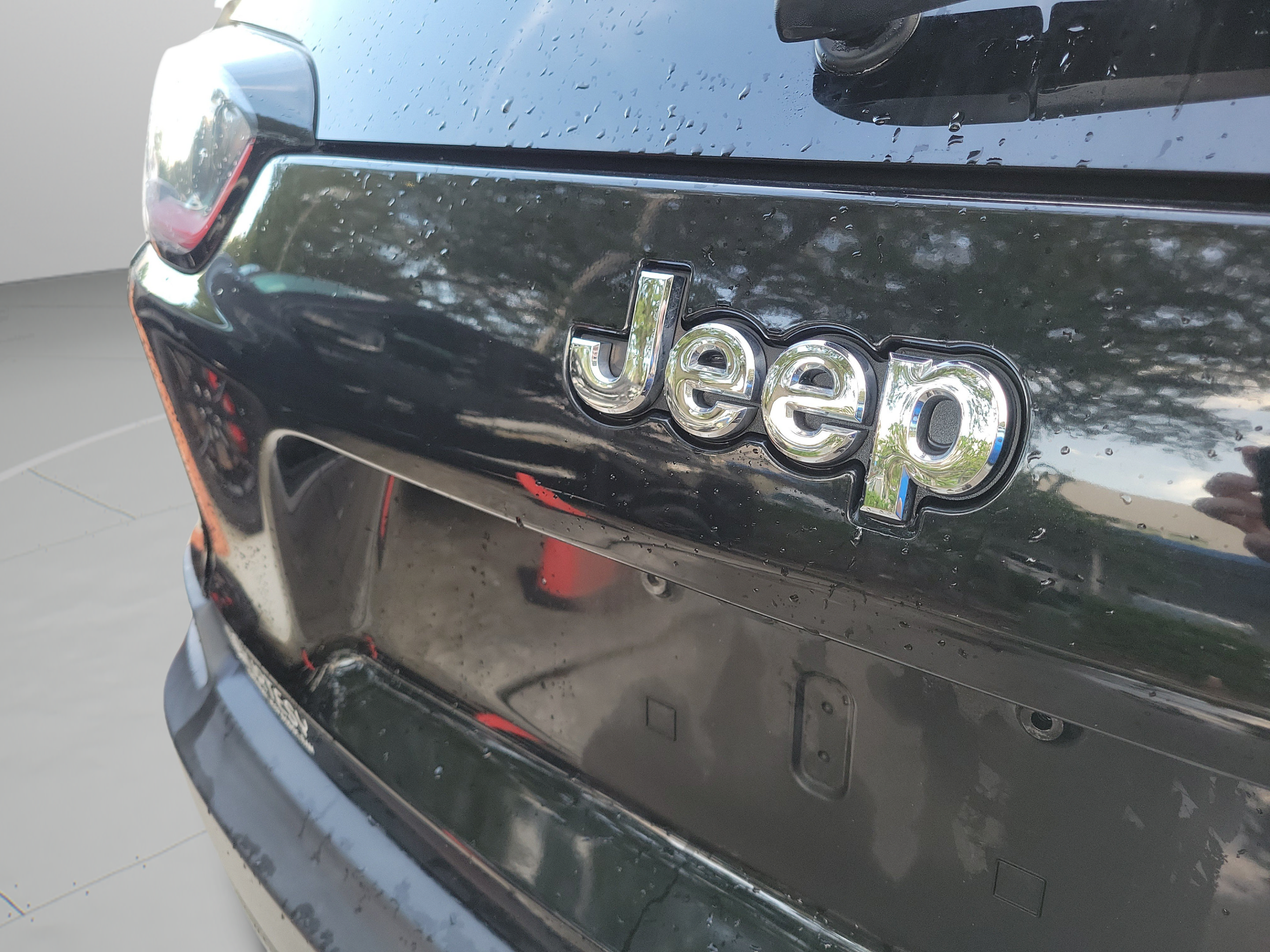 Certified 2022 Jeep Cherokee Latitude Lux w/ Sun & Sound Group FWD image 31