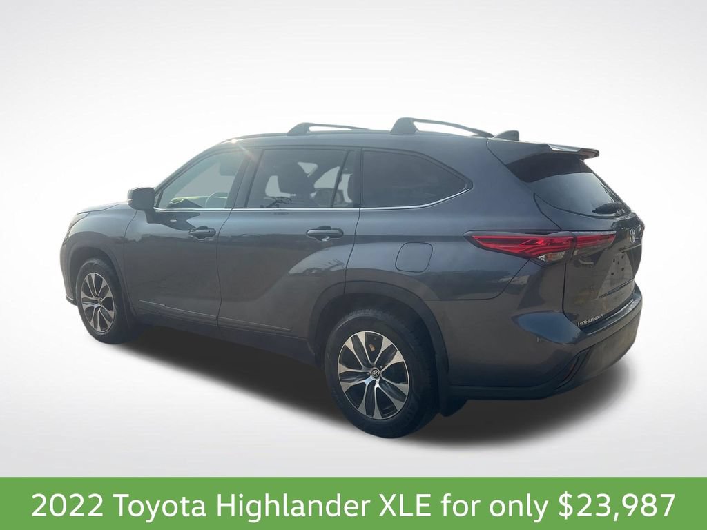 Used 2022 Toyota Highlander XLE AWD/4WD image 3