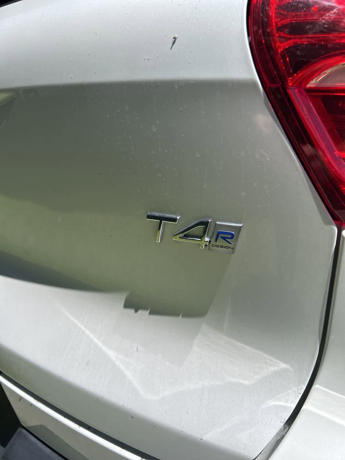 Used 2019 Volvo XC40 T4 R-Design FWD image 8