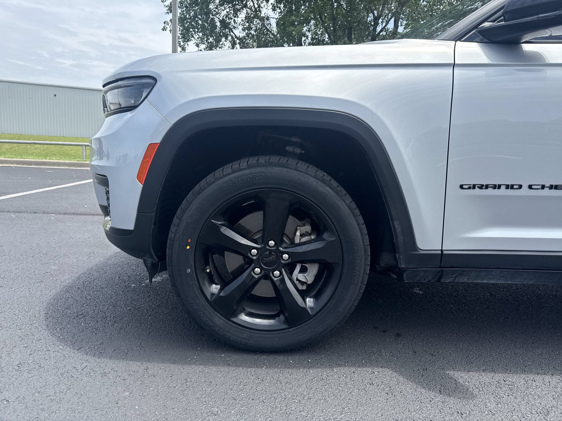 Used 2023 Jeep Grand Cherokee L Laredo AWD/4WD image 10