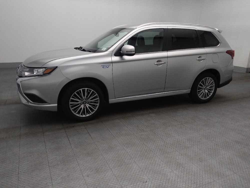 Used 2022 Mitsubishi Outlander LE image 2