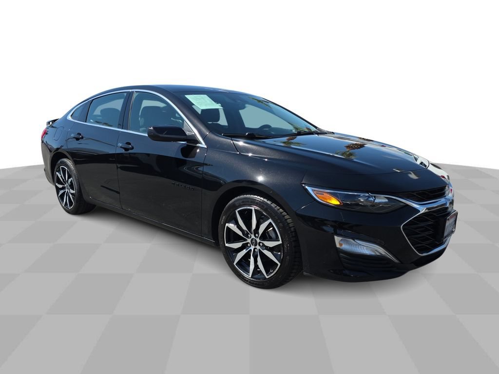Used 2025 Chevrolet Malibu RS FWD image 2