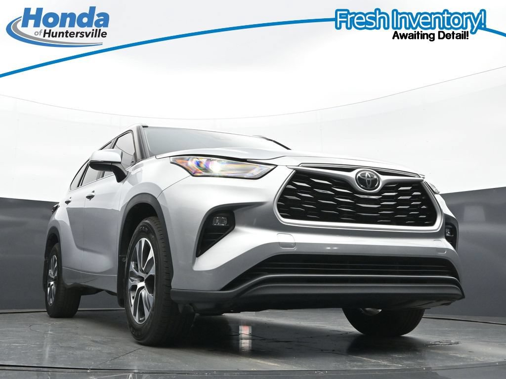 Used 2024 Toyota Highlander XLE FWD image 31