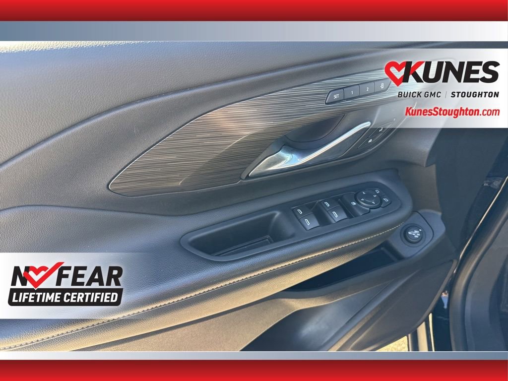 Used 2024 GMC Terrain SLT AWD/4WD image 20