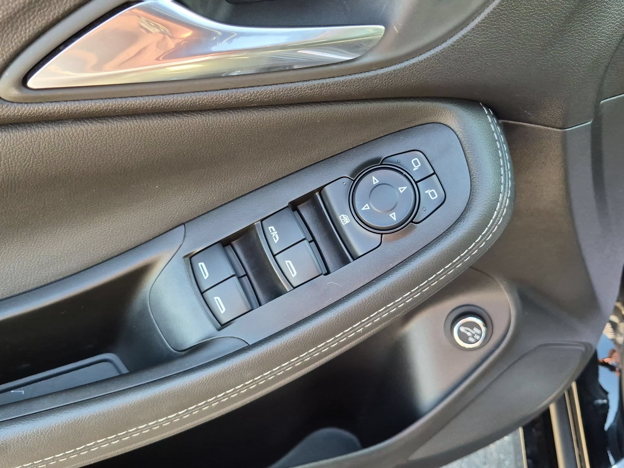 Certified 2023 Buick Encore GX Select w/ Sport Touring Package FWD image 21
