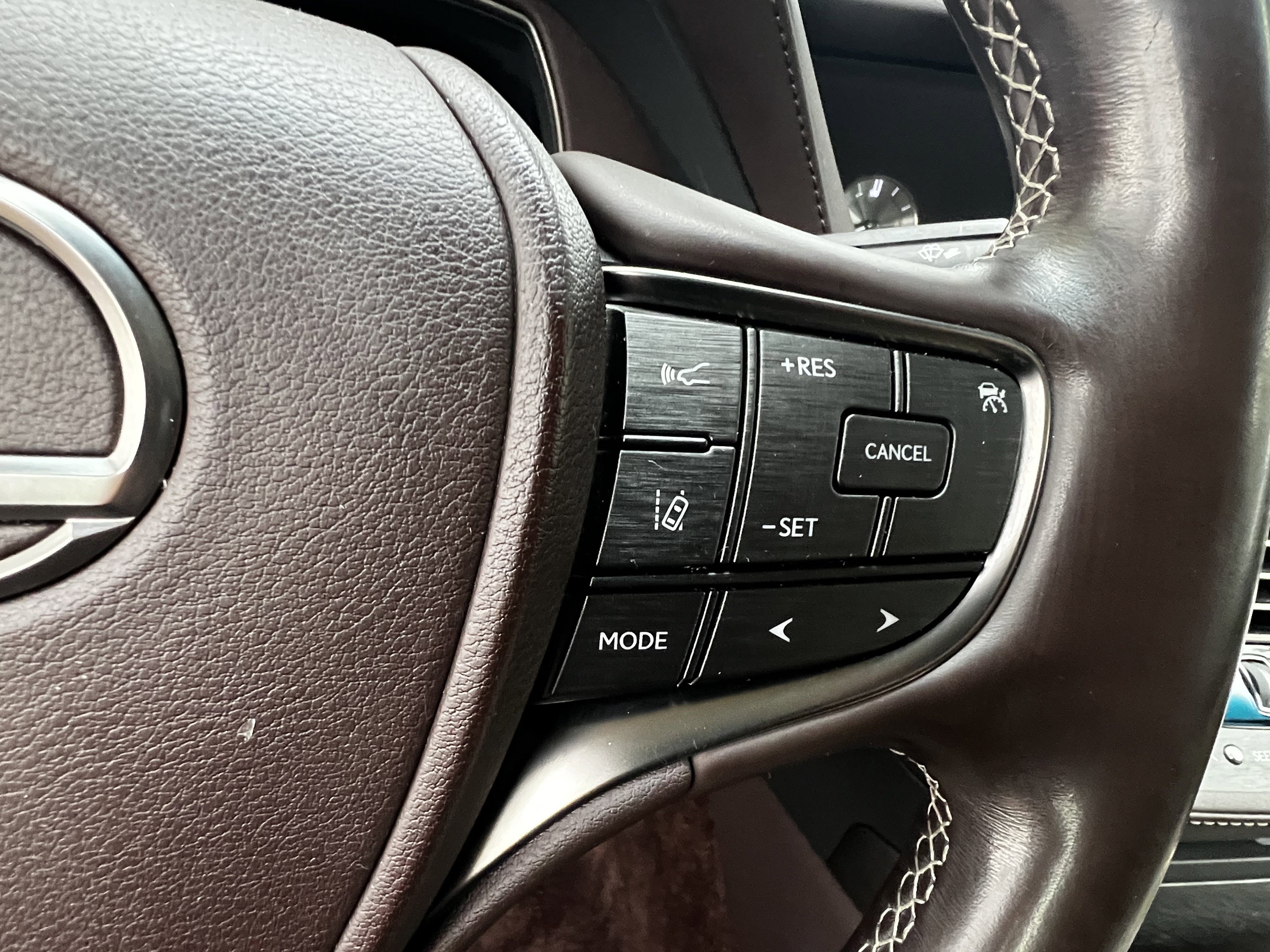 Used 2018 Lexus LS 500 AWD w/ Accessory Package (Z1) image 20