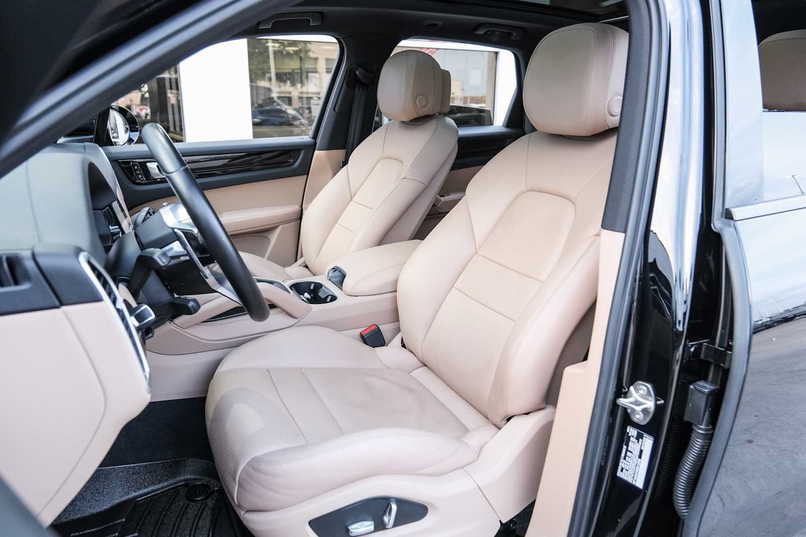 Used 2019 Porsche Cayenne AWD/4WD image 25