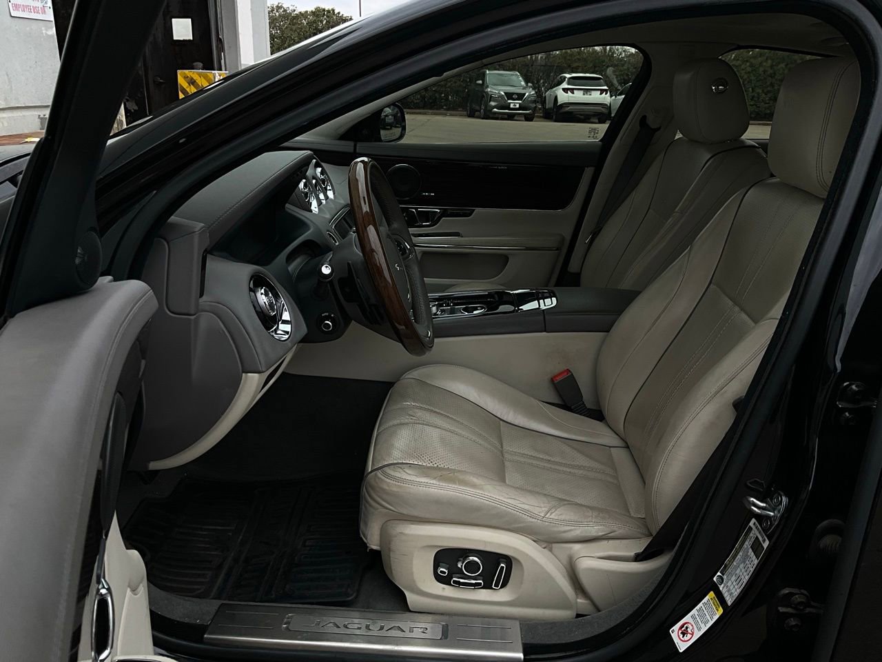 Used 2016 Jaguar XJ R-Sport image 10