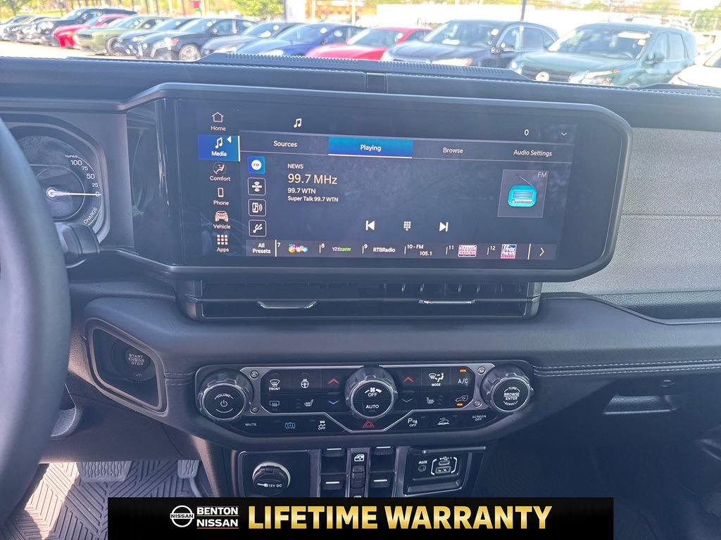 Used 2025 Jeep Wrangler Unlimited Sahara w/ Safety Group image 17