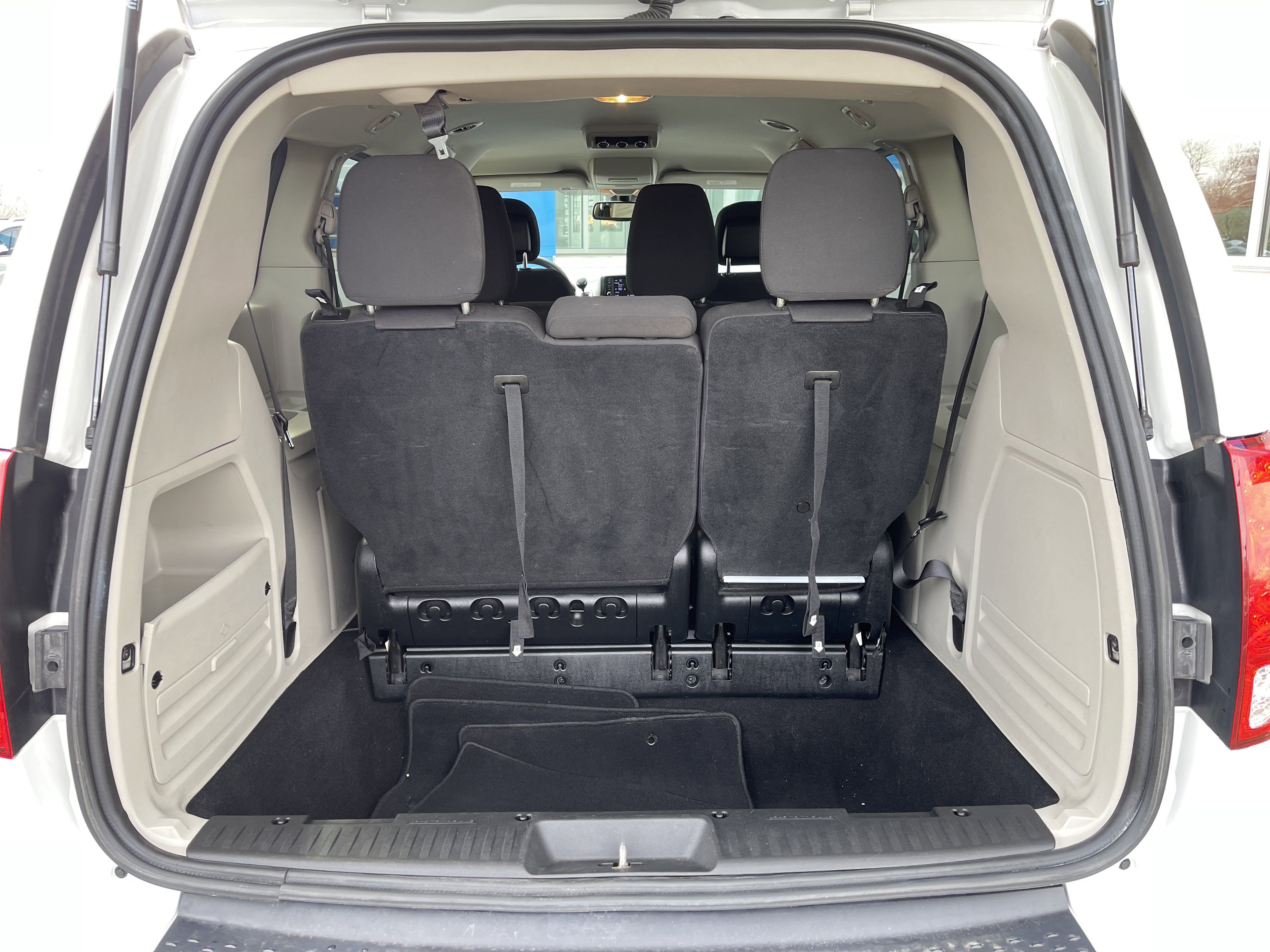 Used 2019 Dodge Grand Caravan SE image 27