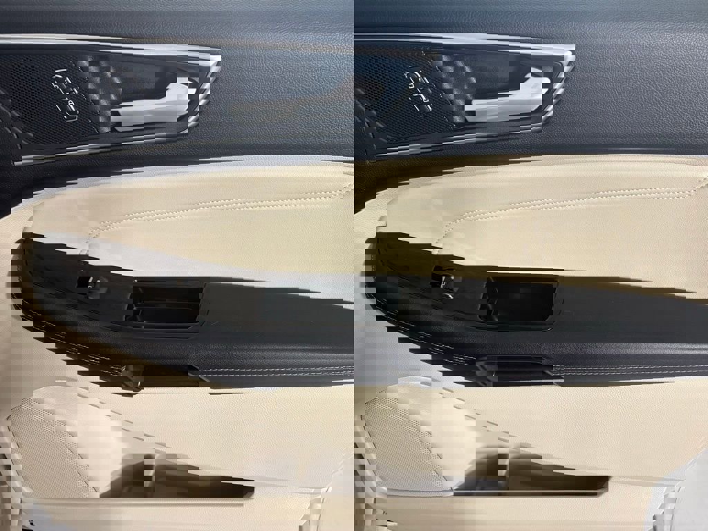 Used 2017 Ford Edge Titanium w/ Equipment Group 301A image 12