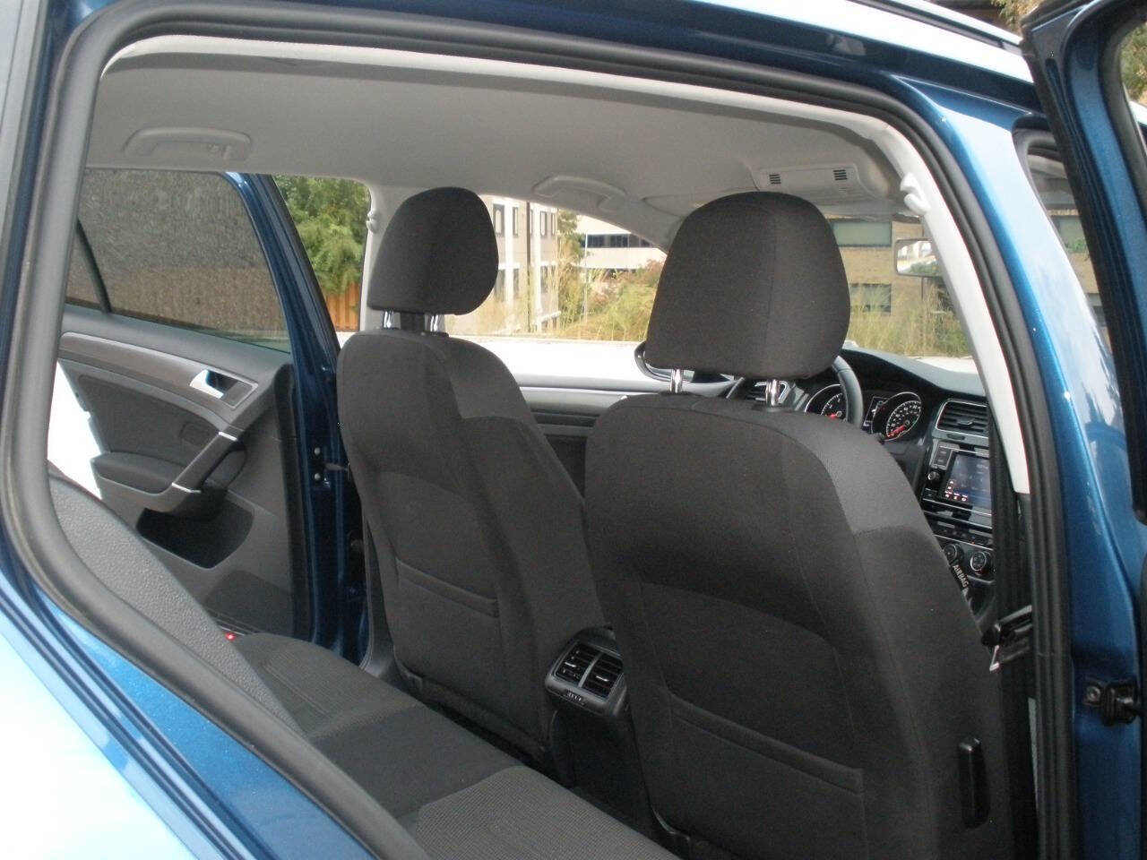 Used 2018 Volkswagen Golf S image 32