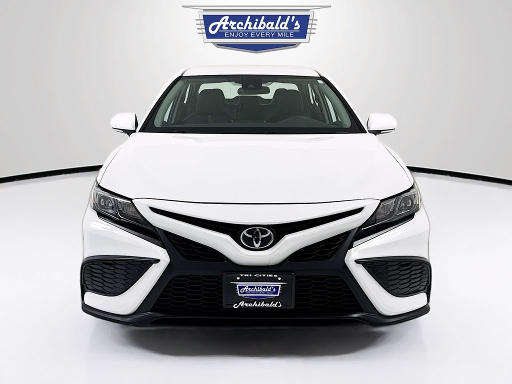 Used 2024 Toyota Camry SE FWD image 2