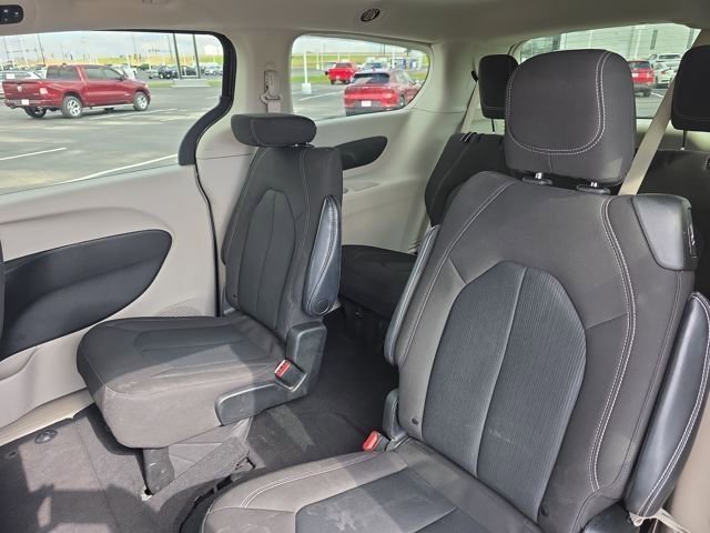 Used 2022 Chrysler Voyager LX FWD image 21