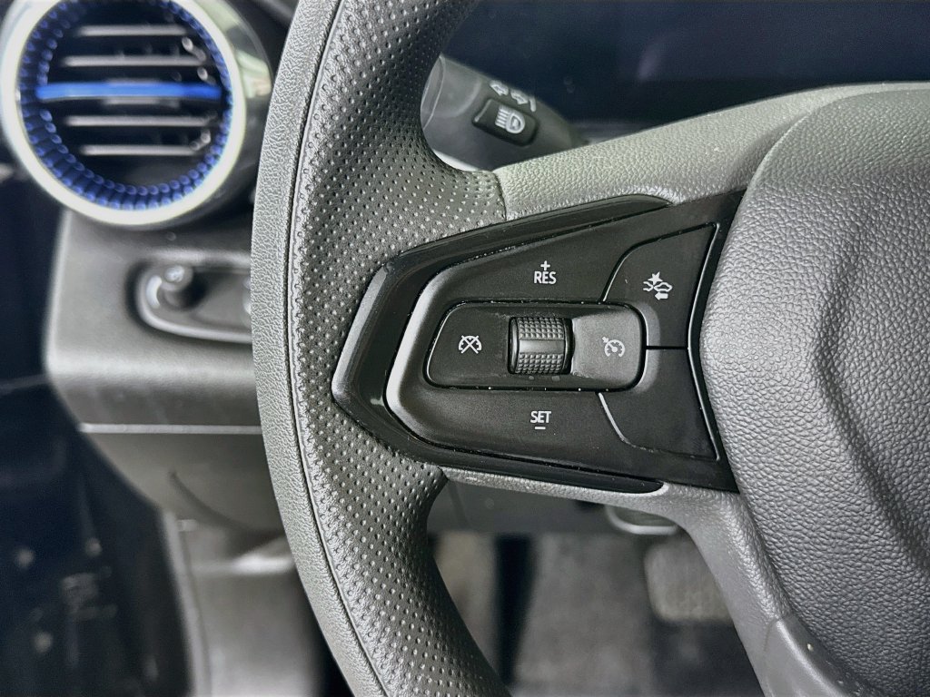 Used 2025 Chevrolet Trax LT w/ Sunroof Package FWD image 19