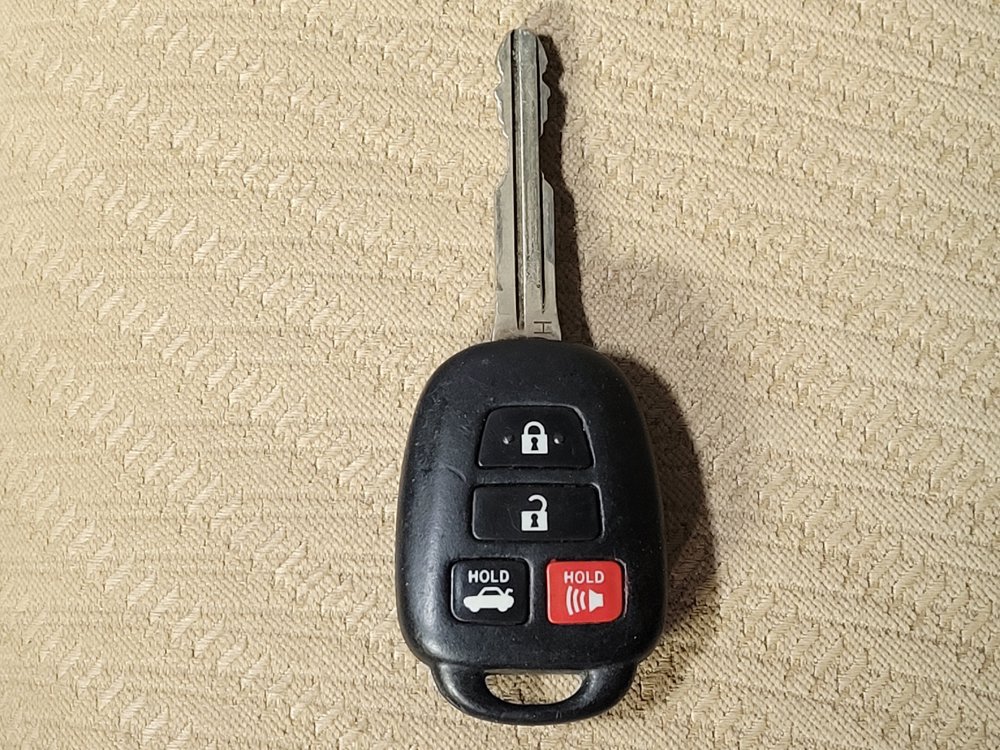 Used 2016 Toyota Camry LE FWD image 32