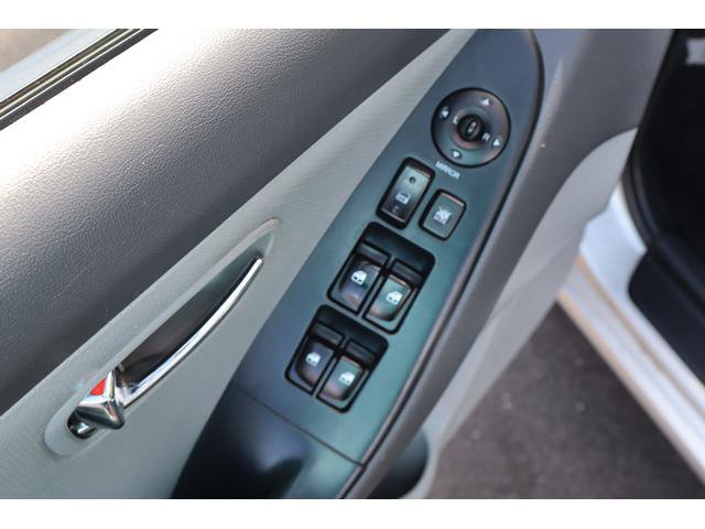 Used 2010 Hyundai Elantra GLS FWD image 11