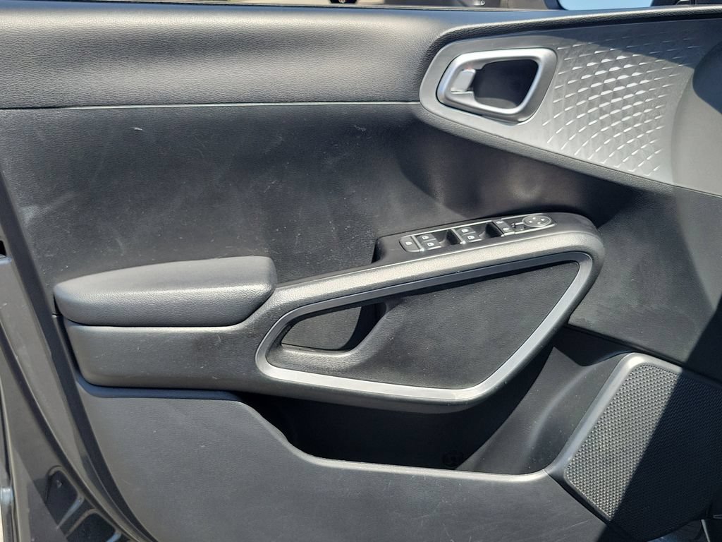 Used 2023 Kia Soul LX w/ Option Group 015 FWD image 18
