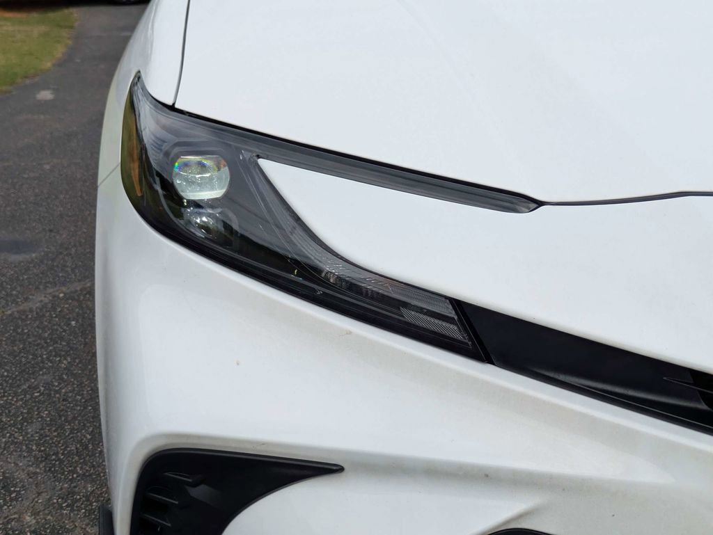 Used 2025 Toyota Camry SE FWD image 11
