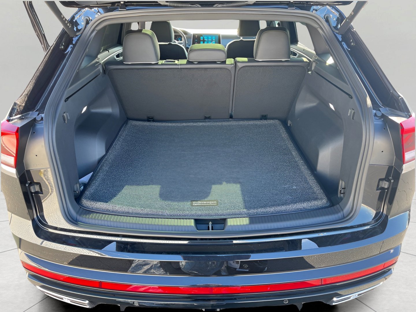 New 2026 Volkswagen Atlas Cross Sport SEL Premium R-Line image 31