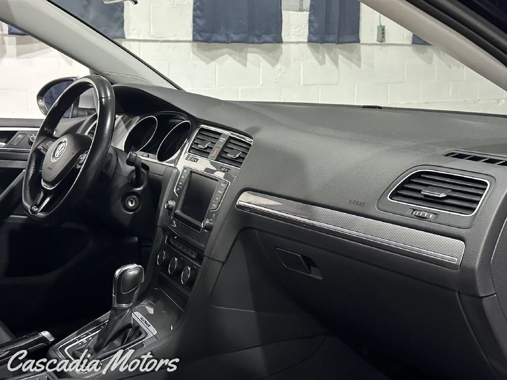 Used 2017 Volkswagen Golf Alltrack AWD/4WD image 17