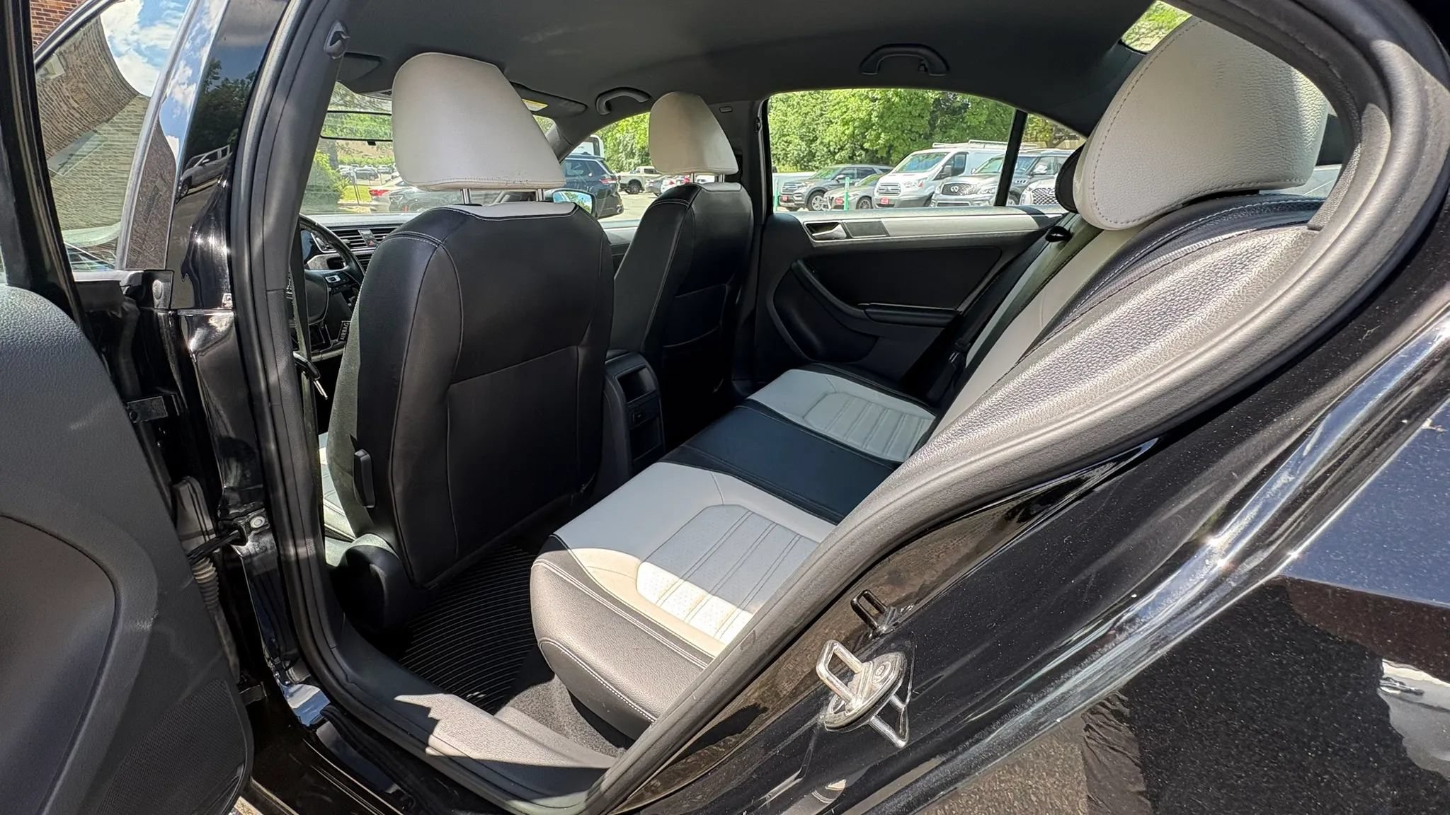 Used 2016 Volkswagen Jetta Sport FWD image 26