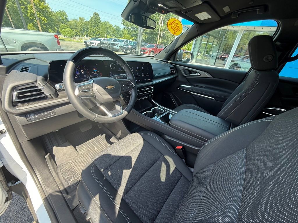 Used 2024 Chevrolet Traverse LT w/ Enhanced Driving Package image 17