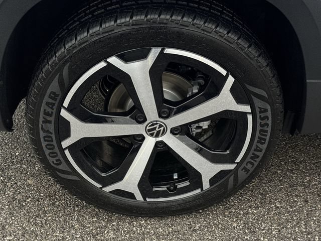 New 2026 Volkswagen Taos SEL AWD/4WD image 33