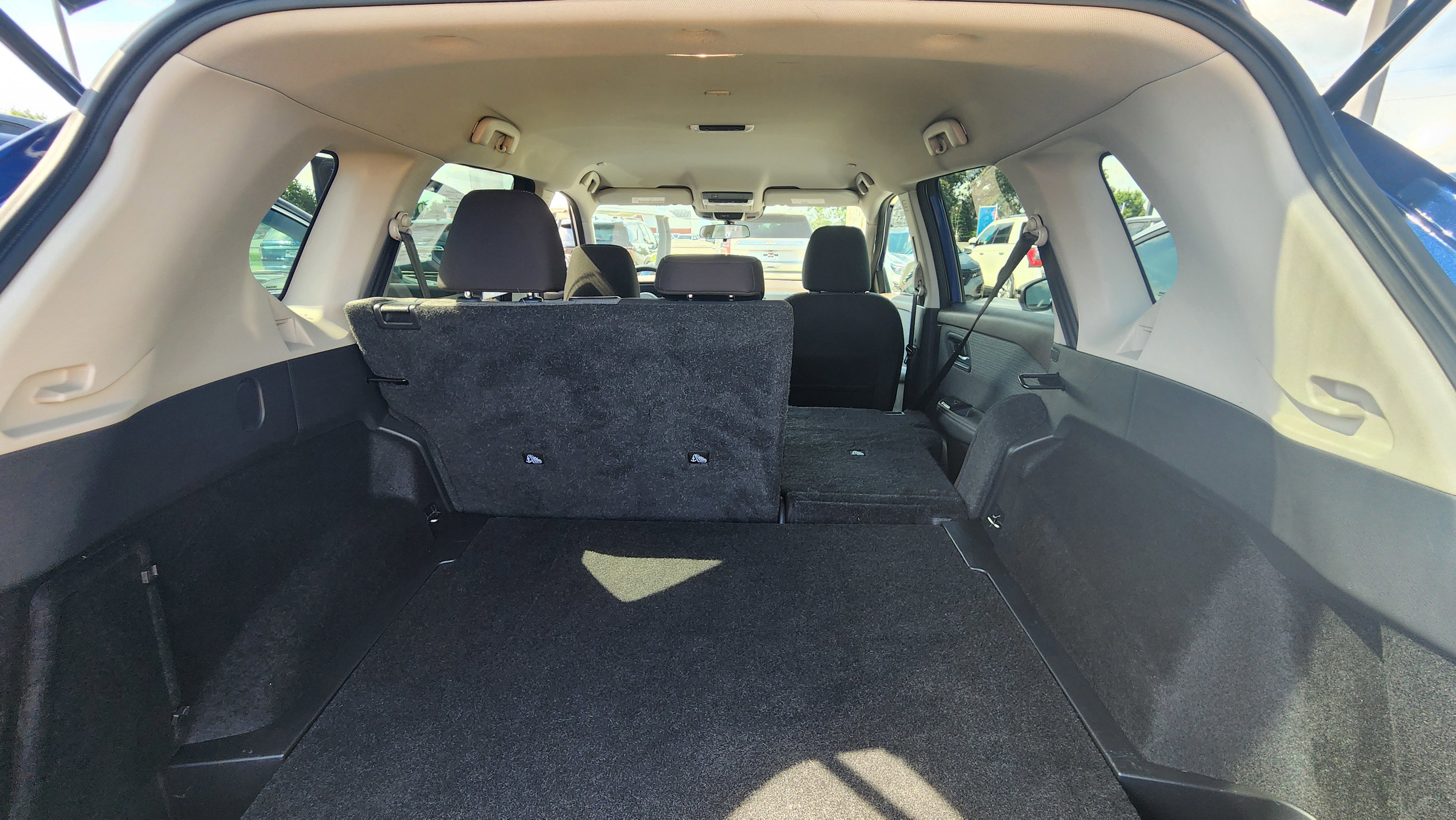 Used 2023 Nissan Rogue SV image 17