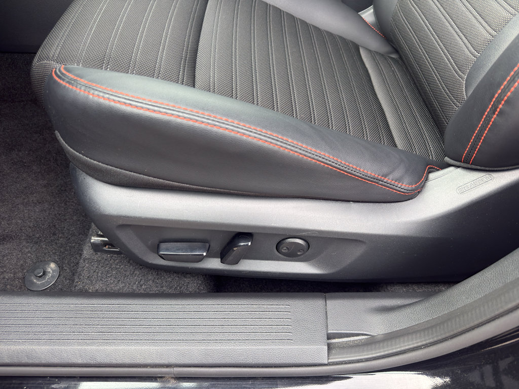 Used 2025 Nissan Rogue SV image 15
