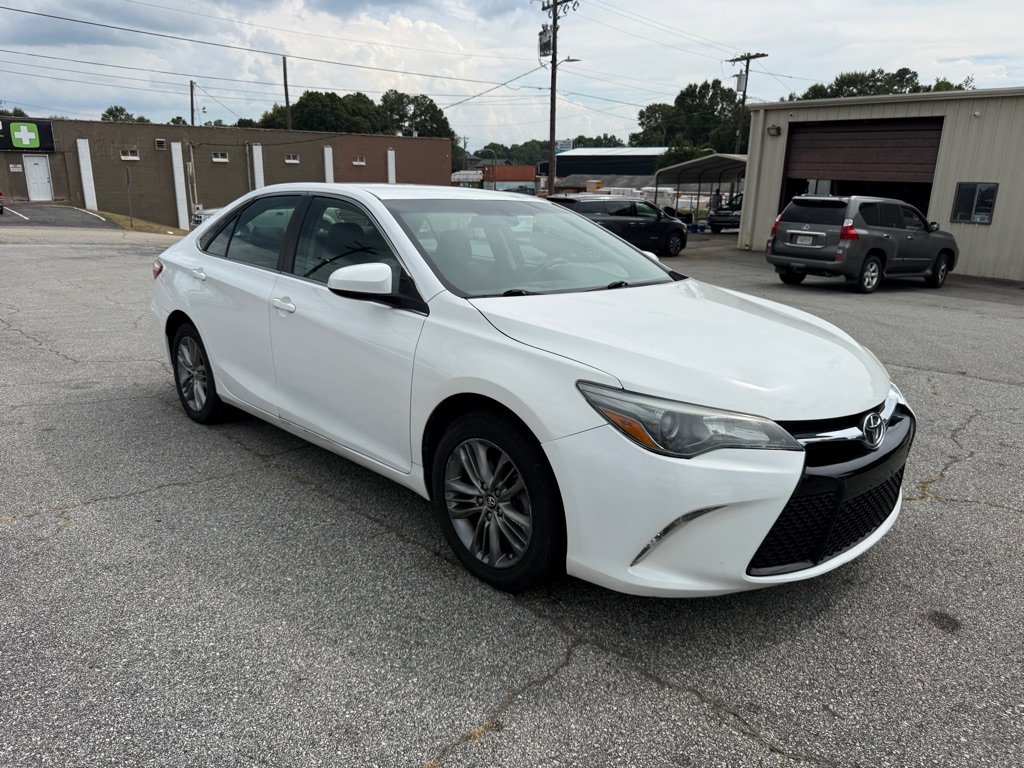 Used 2017 Toyota Camry SE FWD image 3
