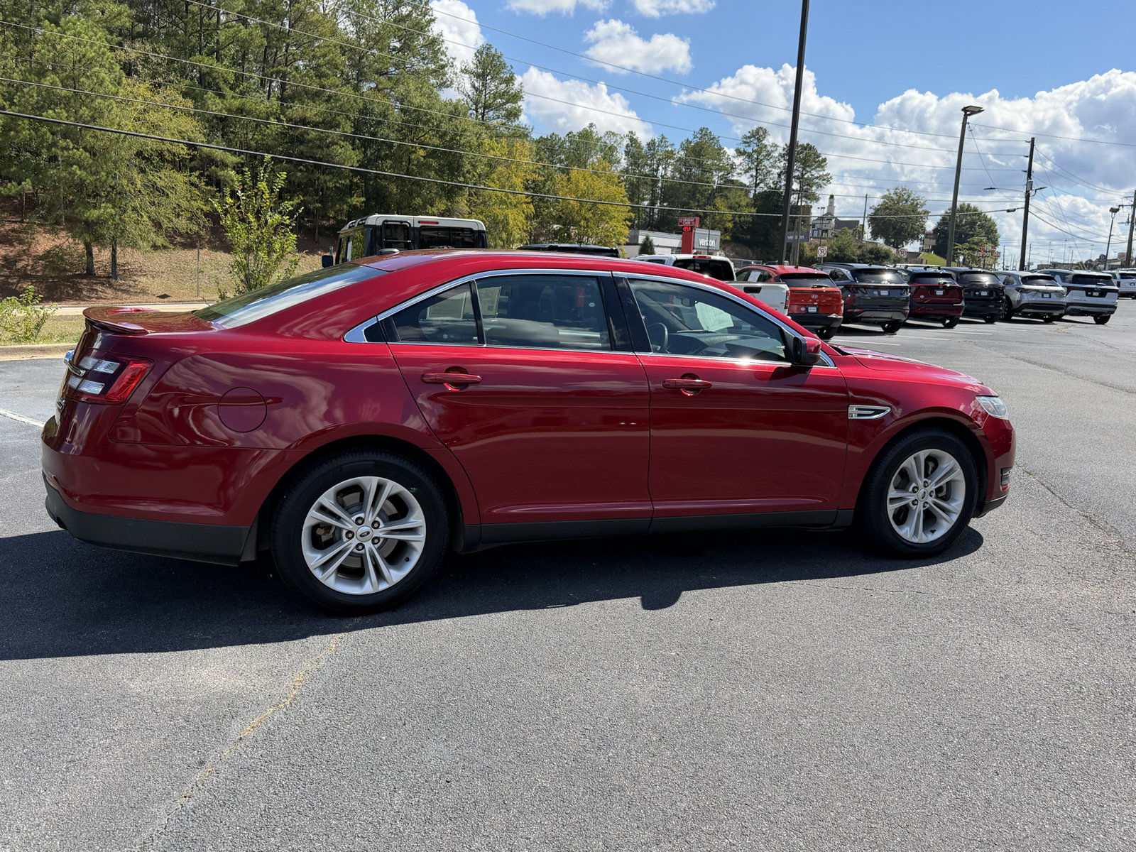 Used 2018 Ford Taurus SEL FWD image 9