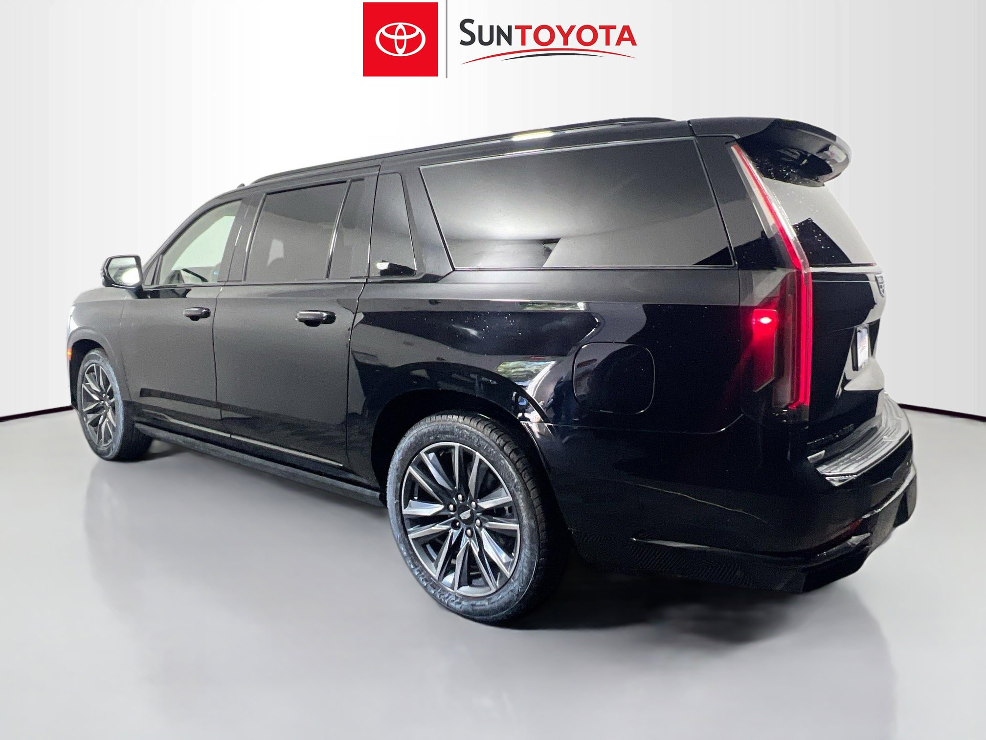 Used 2023 Cadillac Escalade ESV Sport w/ Touring Package RWD image 6