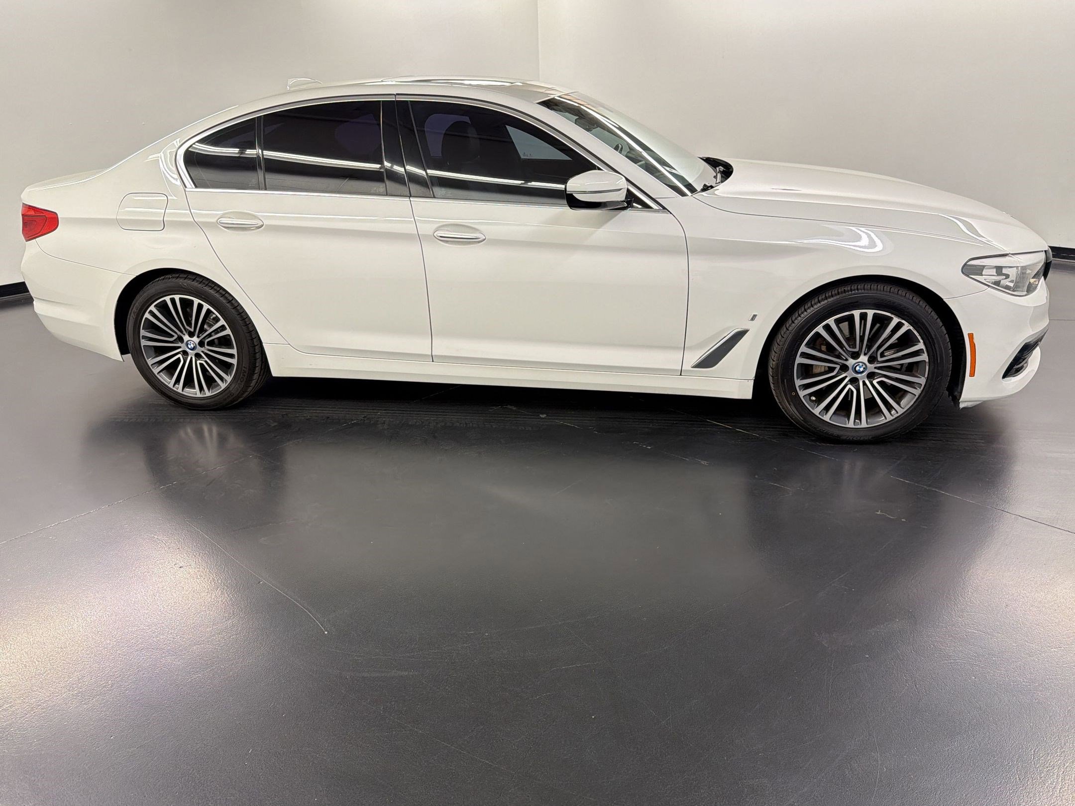 Used 2018 BMW 530e xDrive 530e xDrive iPerformance image 8