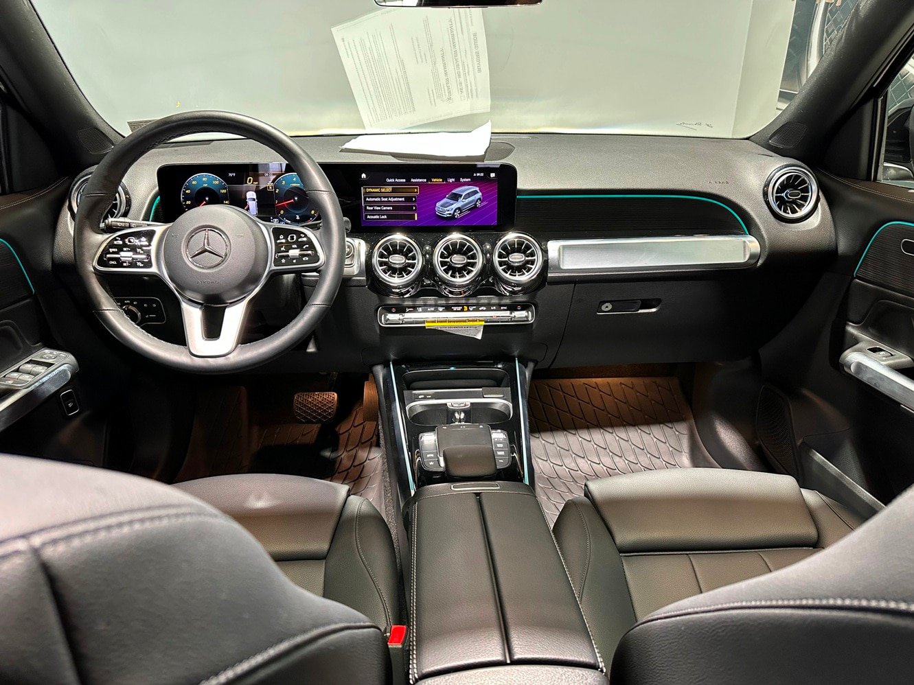 Used 2023 Mercedes-Benz GLB 250 4MATIC image 9