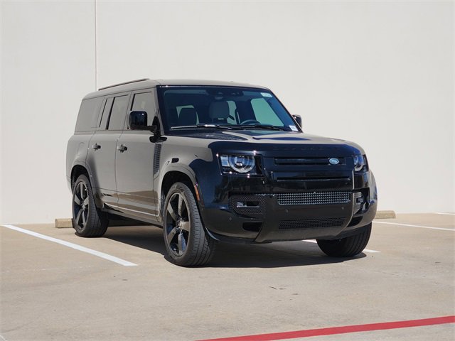 Used 2025 Land Rover Defender 130 X-Dynamic SE image 3