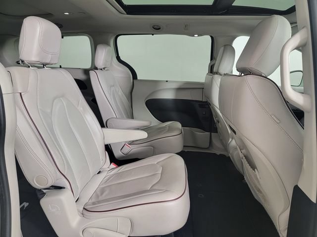 Used 2020 Chrysler Pacifica Limited FWD image 17