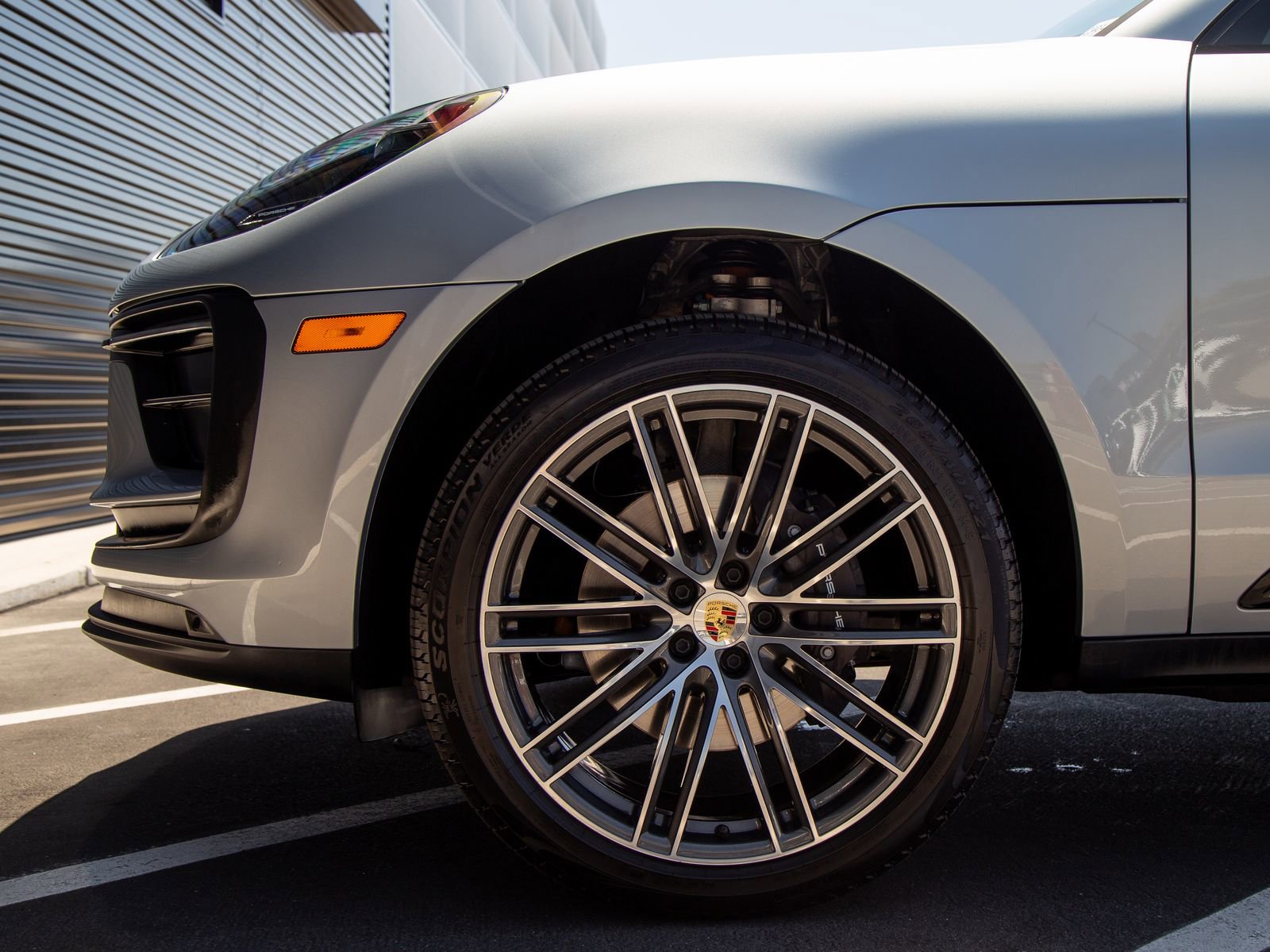Certified 2025 Porsche Macan AWD/4WD image 11