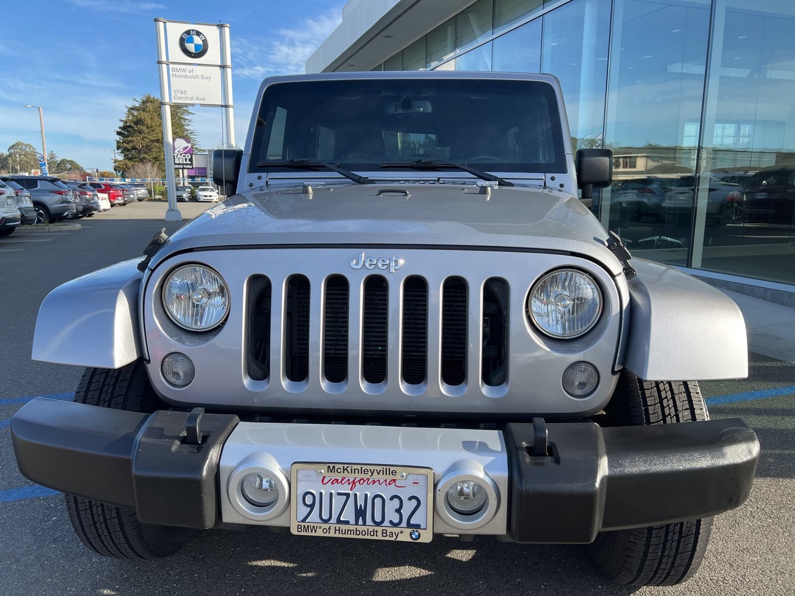 Used 2015 Jeep Wrangler Unlimited Sahara w/ Connectivity Group AWD/4WD image 21