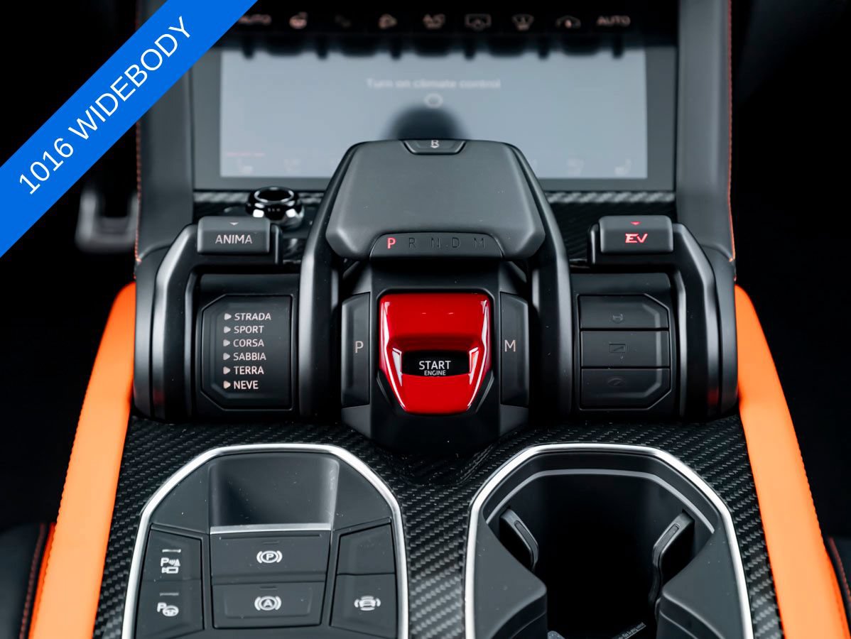 Used 2025 Lamborghini Urus SE AWD/4WD image 21