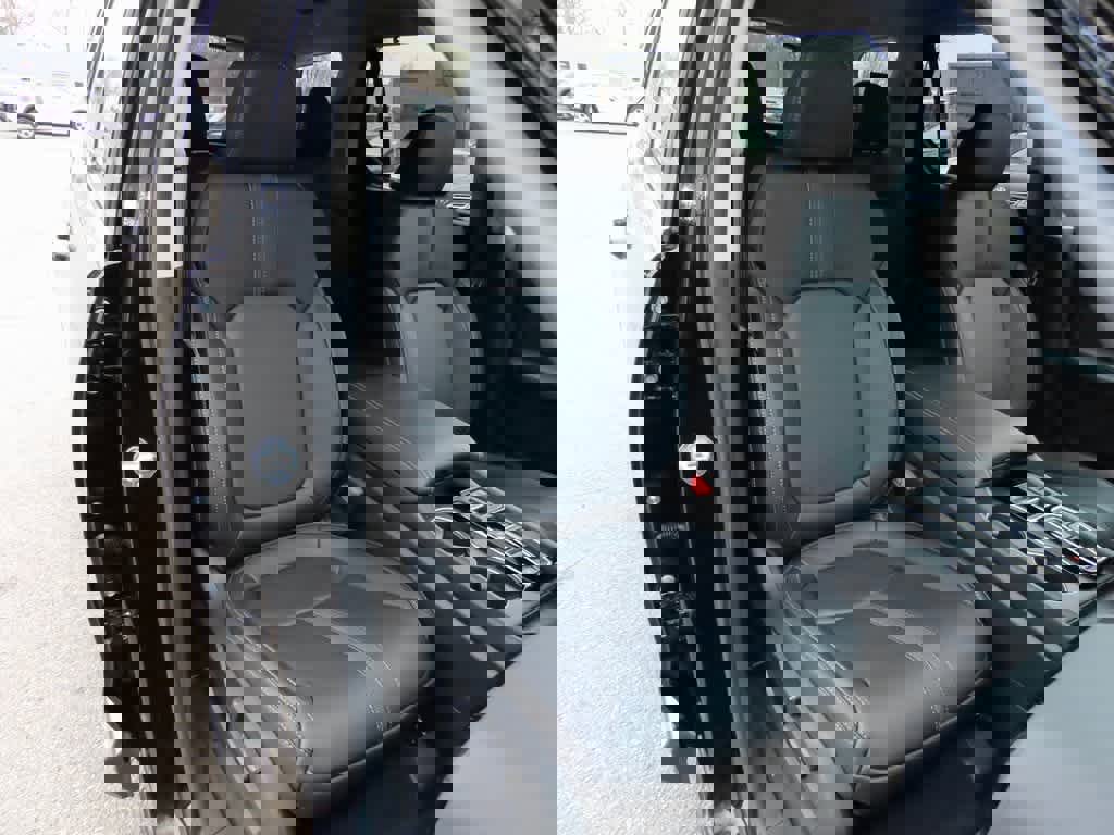 New 2025 Honda Pilot Touring image 18