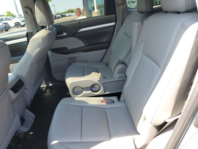 Used 2016 Toyota Highlander XLE AWD/4WD image 14