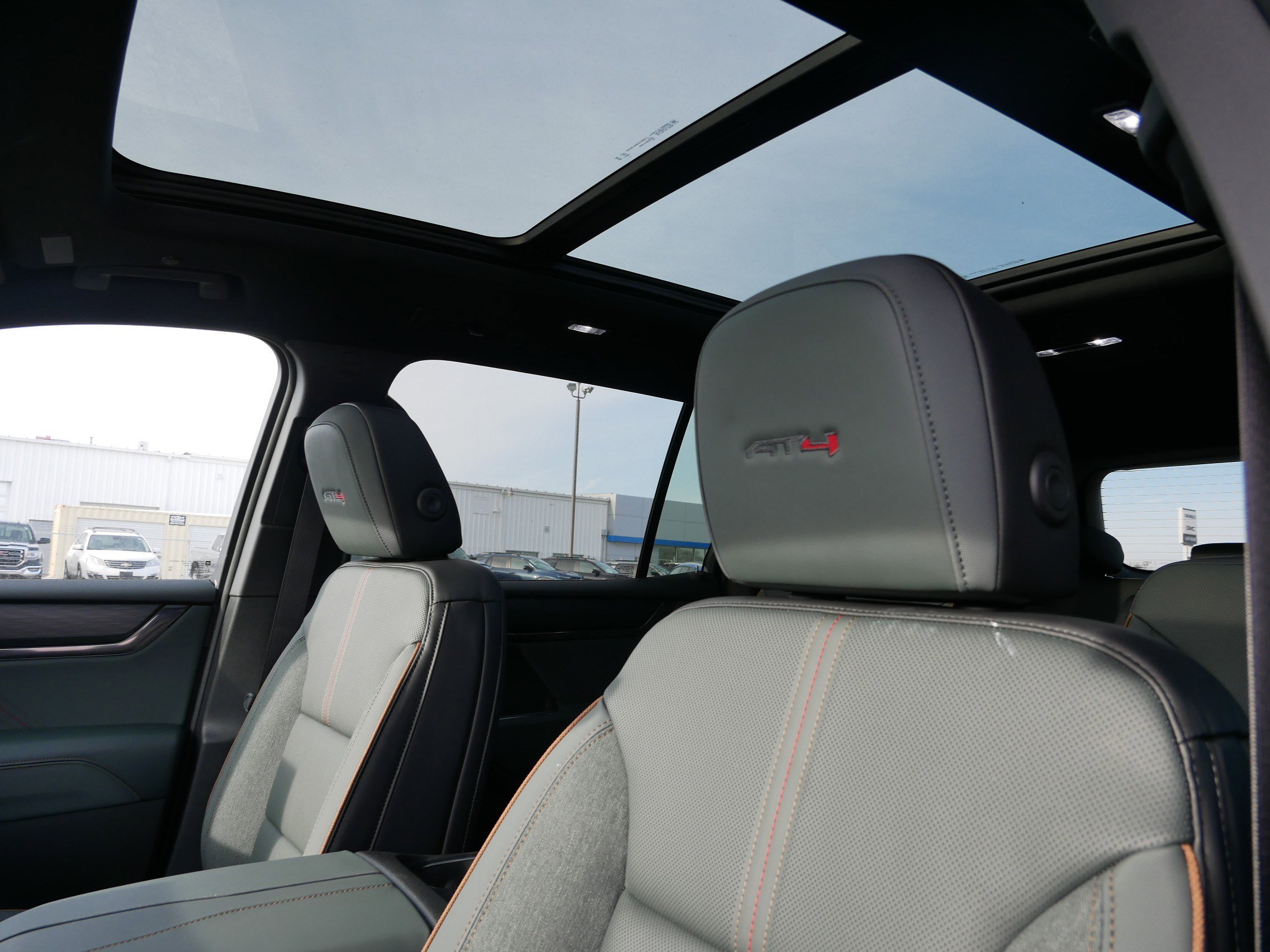 New 2026 GMC Acadia AT4 w/ Luxury Package image 18