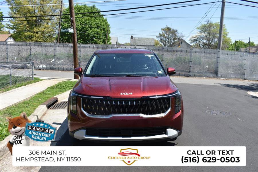 Used 2025 Kia Carnival FWD image 2