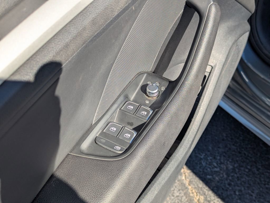 Used 2018 Audi A3 e-tron Premium w/ Sport Package FWD image 29